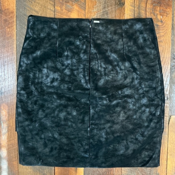 Guess Faux Leather Black Mini Skirt Size Large - Picture 3 of 8
